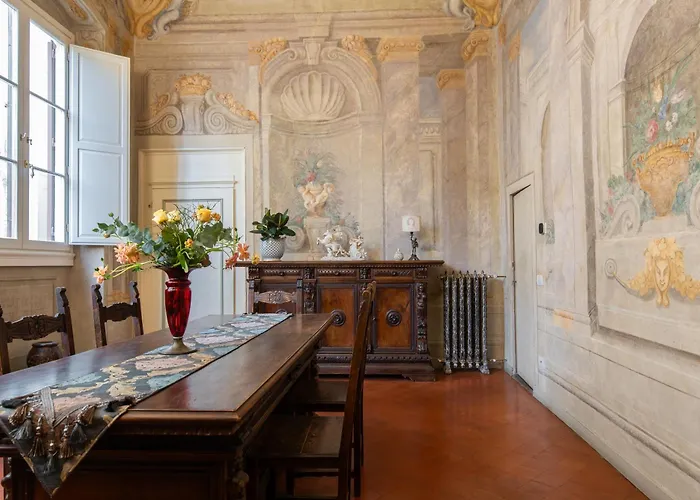 Santo Spirito Frescoed 6 Sleeps Apartment
